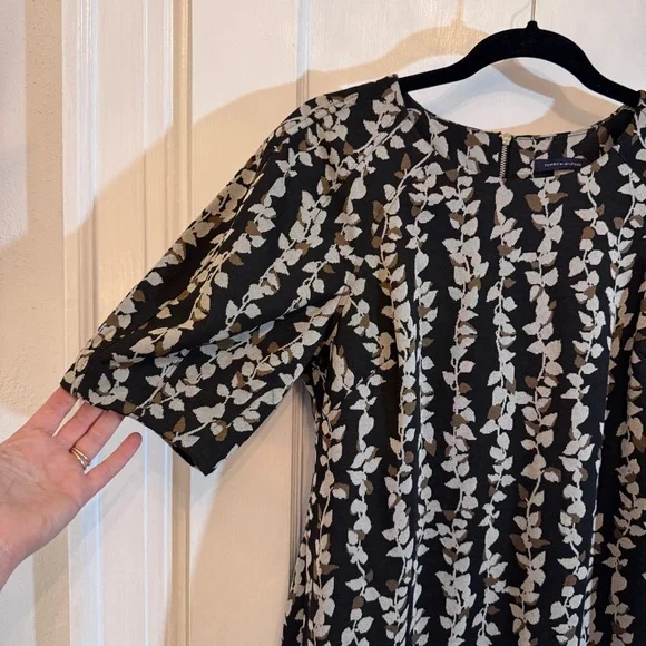 Elegant Black Cream Tommy Hilfiger size 12 Leaf Print Dress casual - Picture 3 of 7